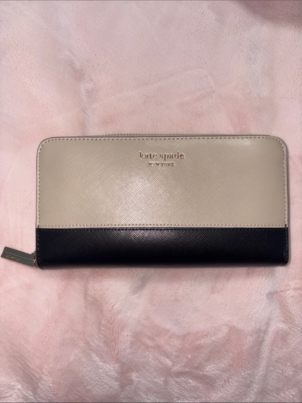 kate spade Two-Tone Zip Around Wallet in Cream and Black